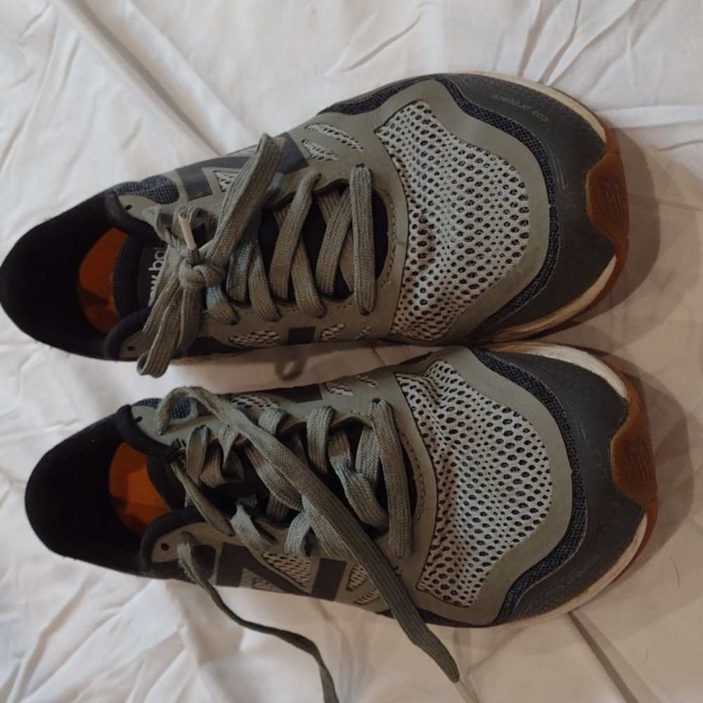 New Balance tennis shoe Fresh Foam 8.5 Great condition men's